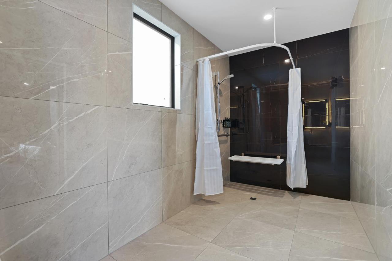 Golden Hotel Christchurch Bagian luar foto